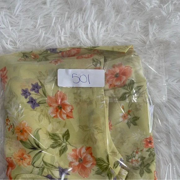 NYDJ Womens Floral Pintuck Blouse Size Large Yellow 3/4 Sleeve V Neck Pullover - Picture 9 of 9